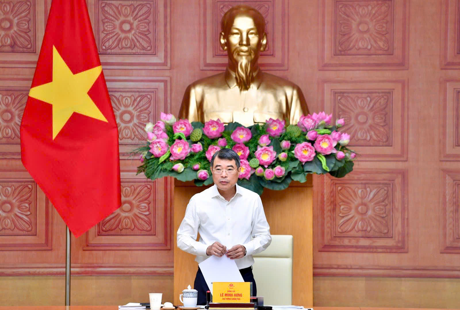 Primer Ministro de Vietnam aboga por construir una diplomacia integral, moderna y profesional
