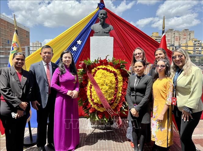 Venezuela celebra el 136.º aniversario del natalicio del Presidente Ho Chi Minh
