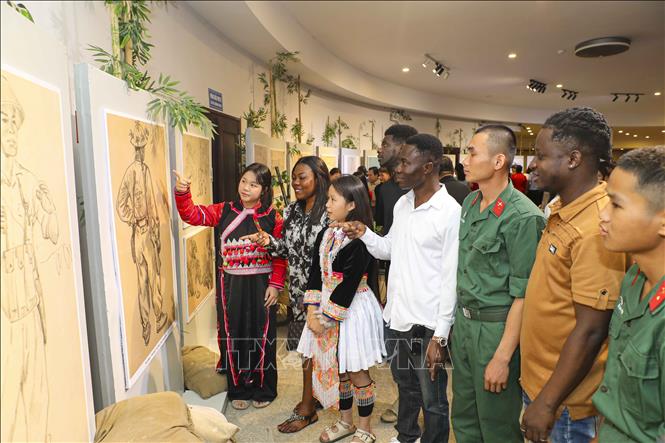 Una exposición en Dien Bien conecta la memoria de guerra con el arte contemporáneo