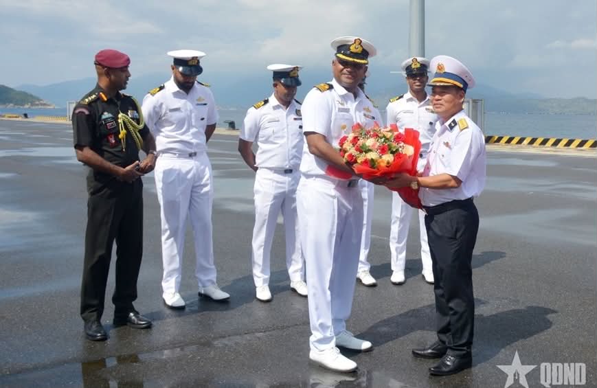 เรือ Ins Sagardhwani ของกองทัพเรืออินเดียเยือนจังหวัดแค้งหว่า