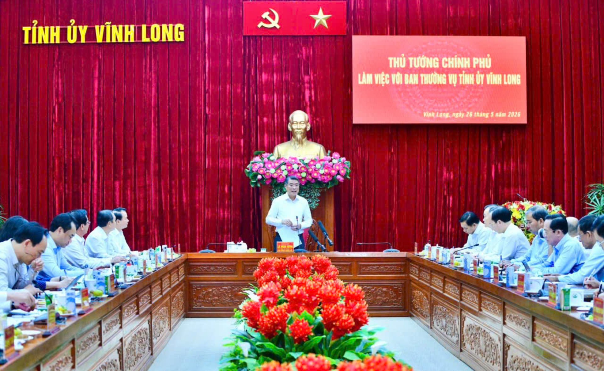 PM Le Minh Hung: Provinsi Vinh Long Perlu Perbarui Pola Pikir dan Tetapkan Pola Pertumbuhan yang Baru