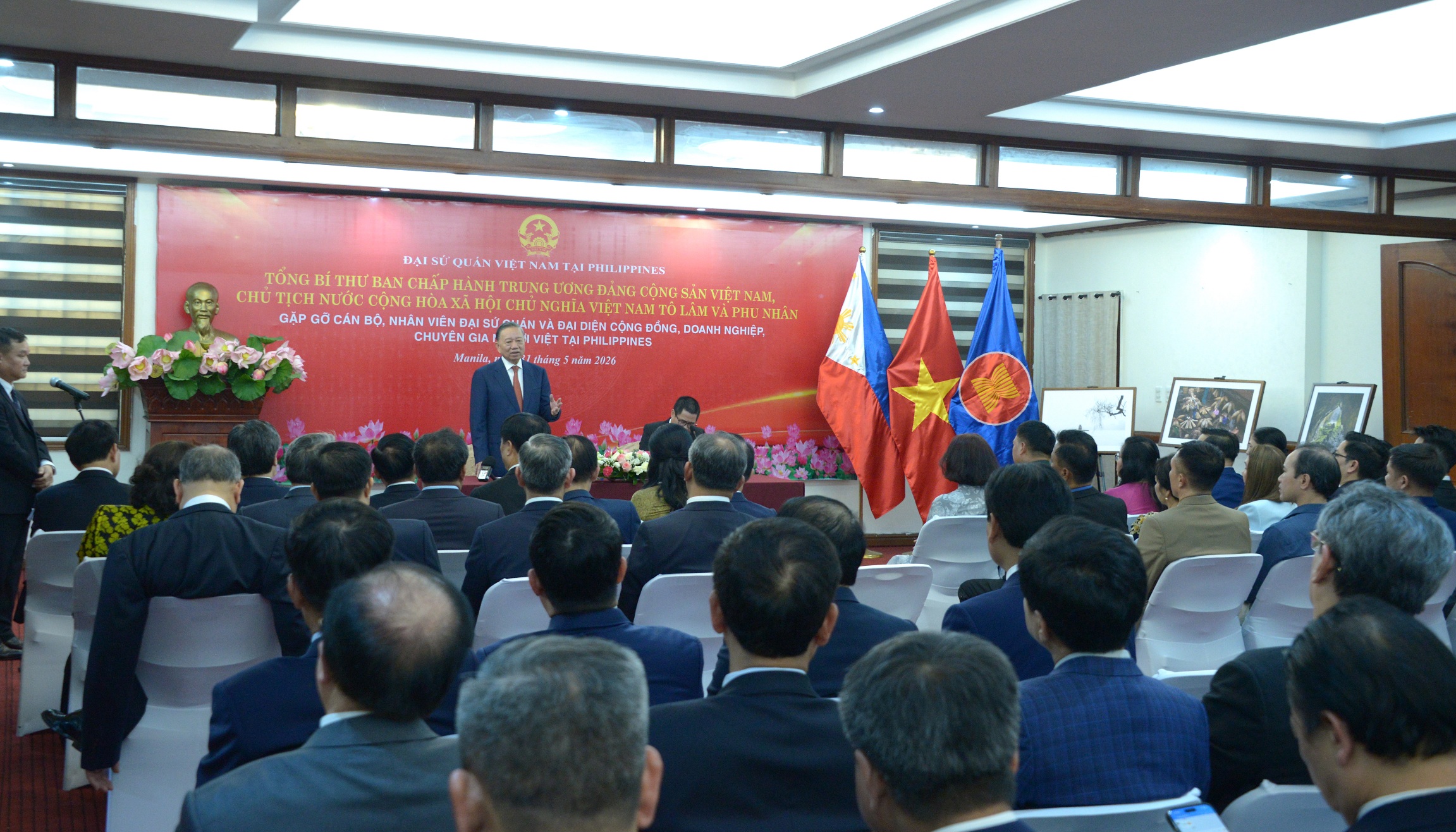 To Lam se reúne con la comunidad de compatriotas, empresarios y expertos vietnamitas en Filipinas