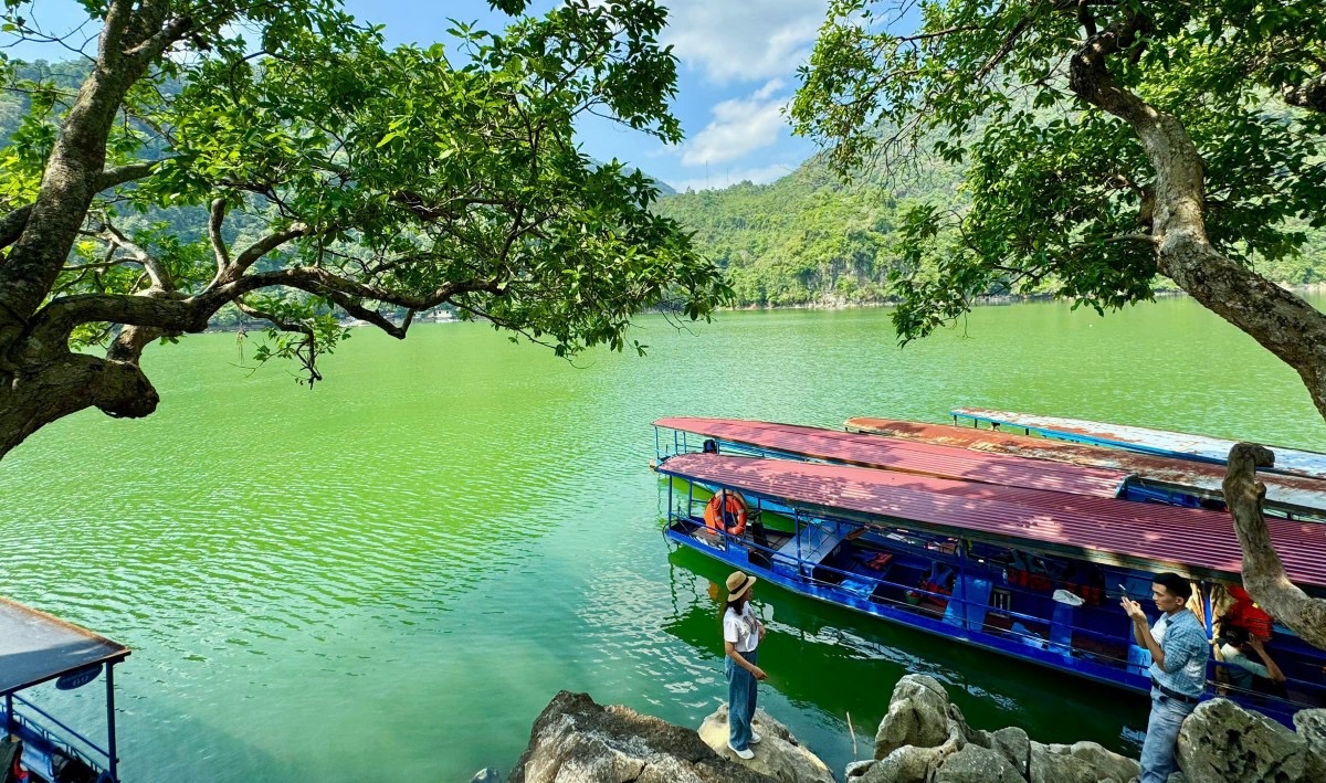 ដំណើរកម្សាន្តក្នុងបឹង៖ ចំណុចលេចធ្លោមួយនៃទេសចរណ៍ខេត្តថៃង្វៀនបន្ទាប់ពីការរួមបញ្ចូលគ្នា