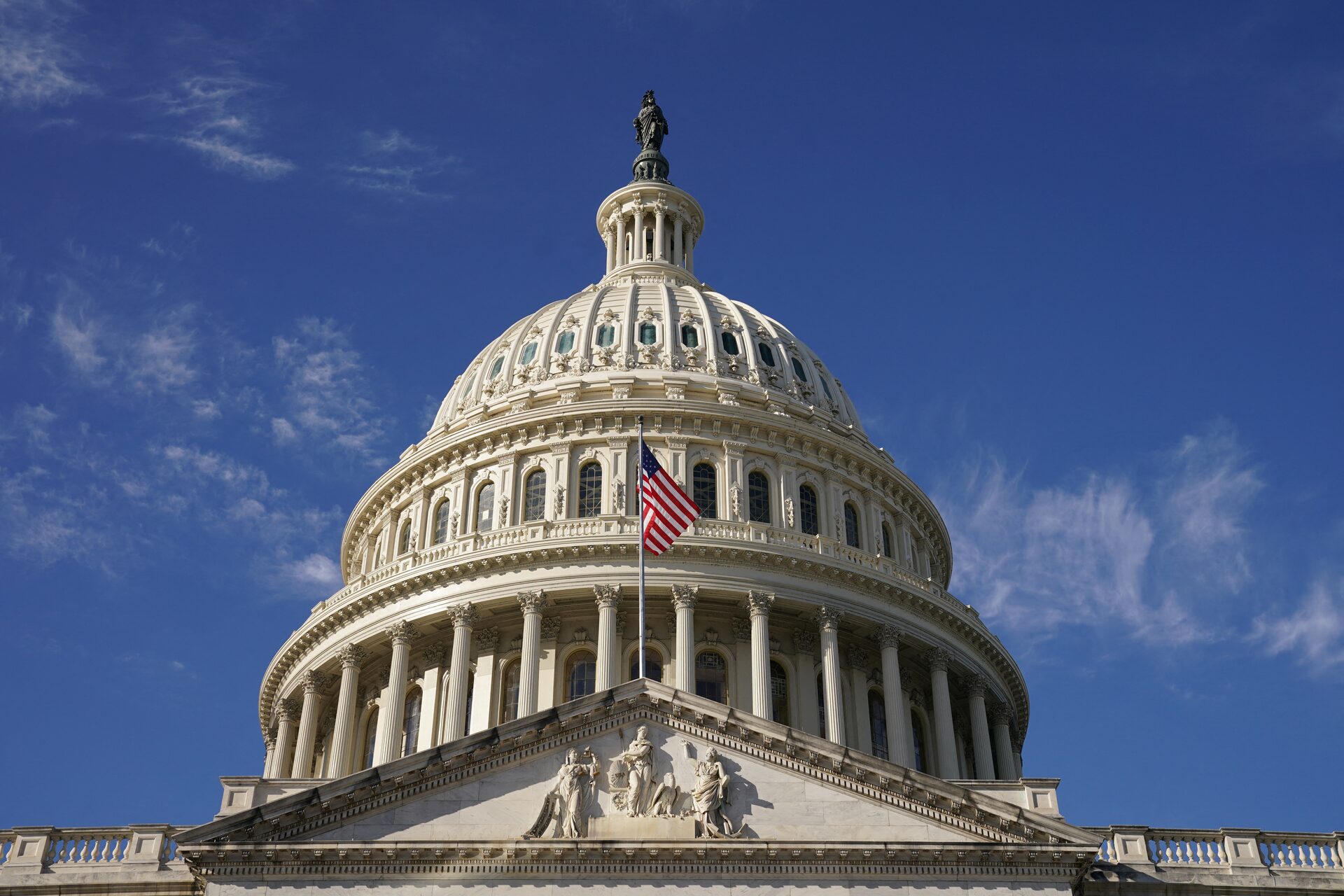 La Cámara de Representantes de Estados Unidos propone aumentar el gasto militar frente a Irán