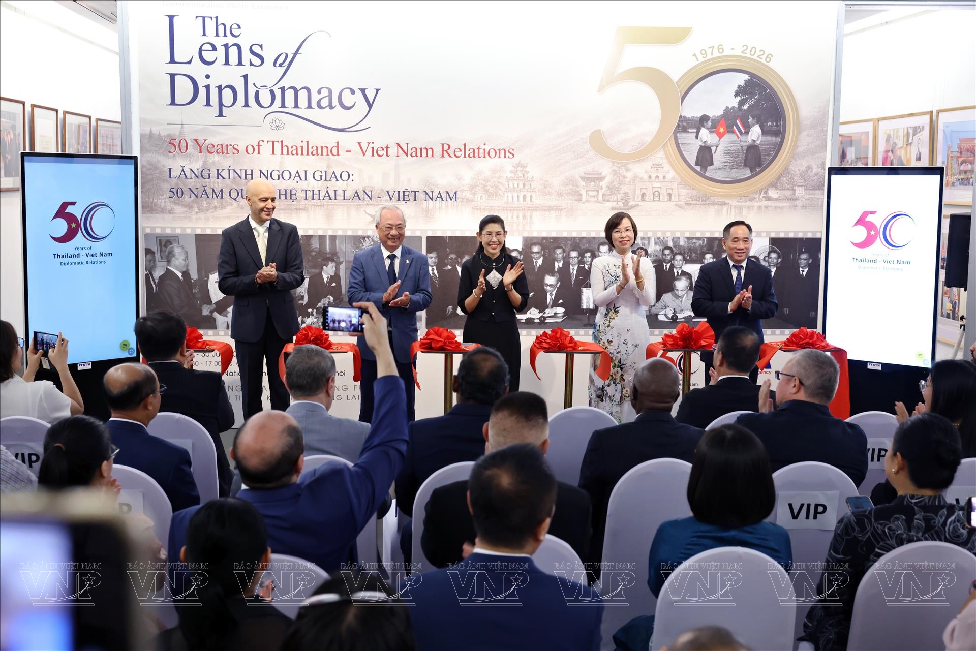 Exposition «Regards diplomatiques: 50 ans de relations entre la Thaïlande et le Vietnam»