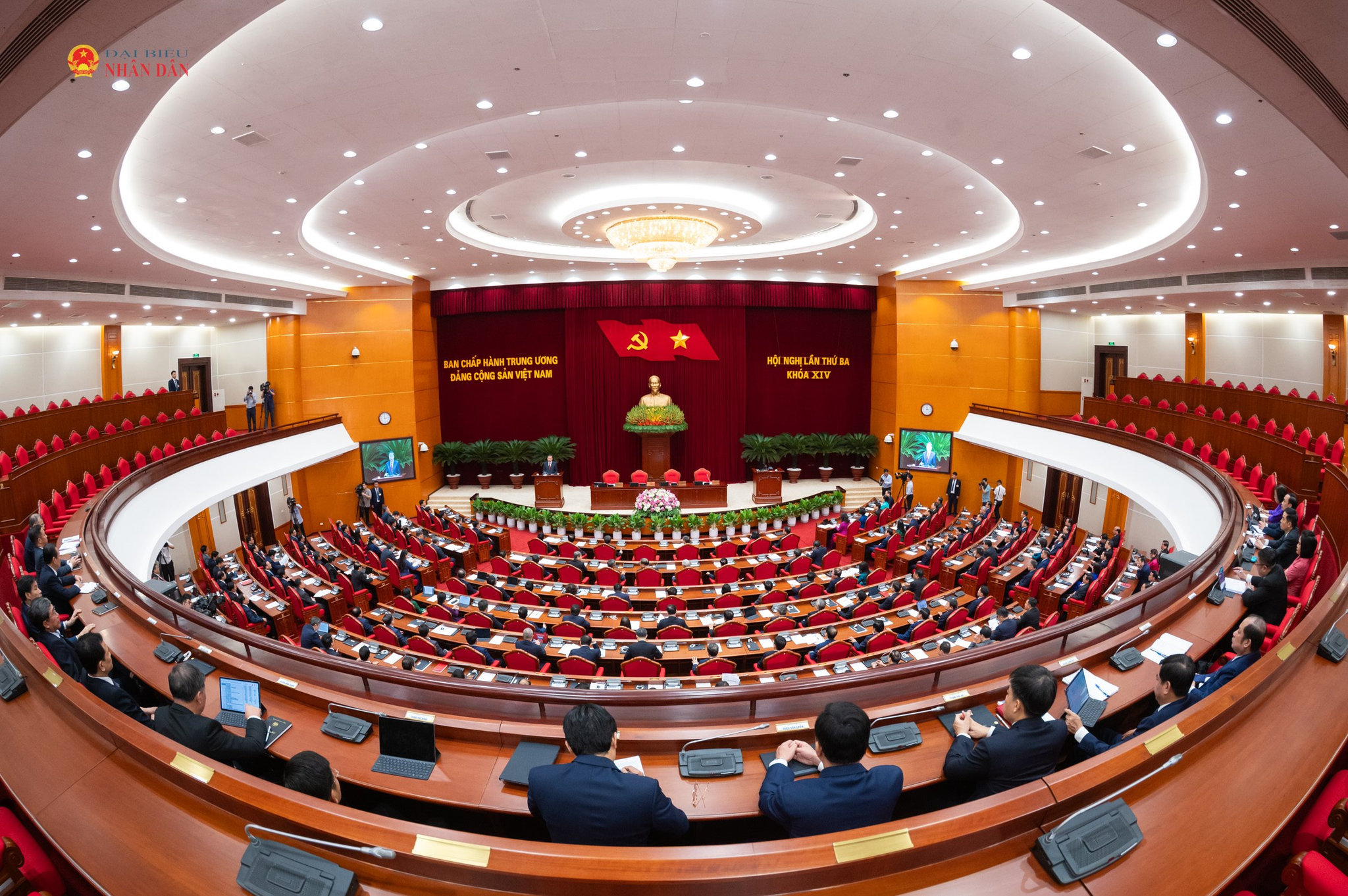 Le Comité central du Parti adopte plusieurs orientations stratégiques pour le développement du Vietnam