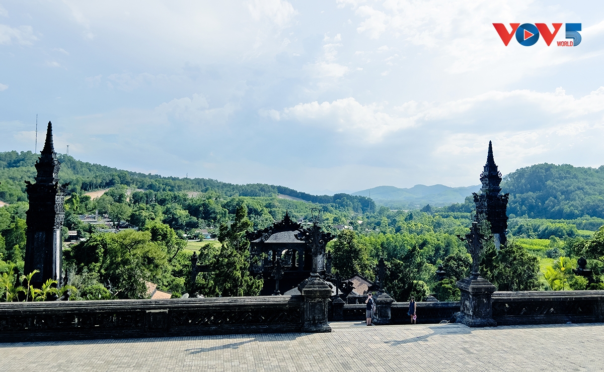 ເຂດສຸສານ ຂາຍດິ້ງ - ຂີດໝາຍປະສົມປະສານກັນຂອງວັດທະນະທຳຕາເວັນອອກ ຕາເວັນຕົກ ໃນເຂດມໍລະດົກກຸງເກົ່າ ເຫ້ວ