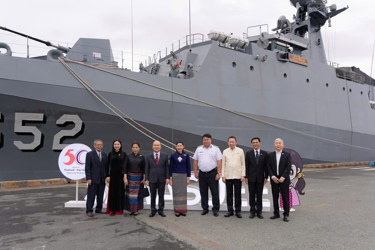 เรือหลวงประจวบคีรีขันธ์เยือนนครโฮจิมินห์เพื่อเฉลิมฉลองครบรอบ 50 ปีการสถาปนาความสัมพันธ์ทางการทูตไทย-เวียดนาม