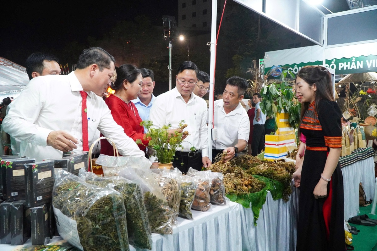다낭, 제1회 '응옥린 인삼 및 국제 약용식물 축제' 개최