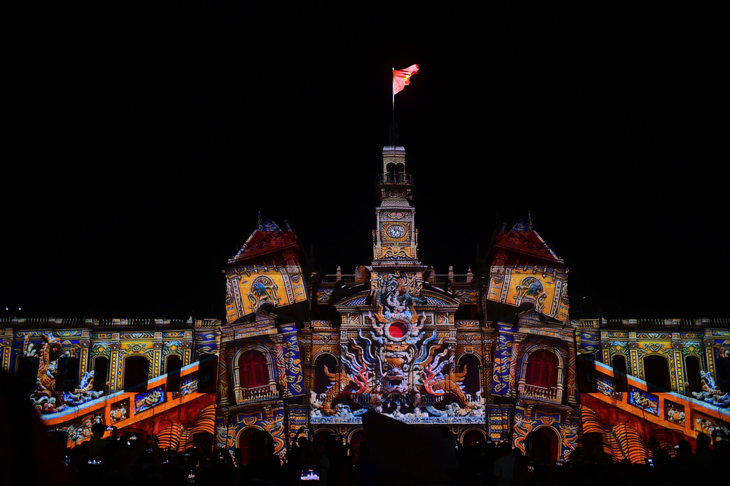 การแสดง 3D Mapping ฉลองครบรอบ 50 ปี ไซ่ง่อน-ยาดิ๋งได้รับการเปลี่ยนชื่อเป็นโฮจิมินห์