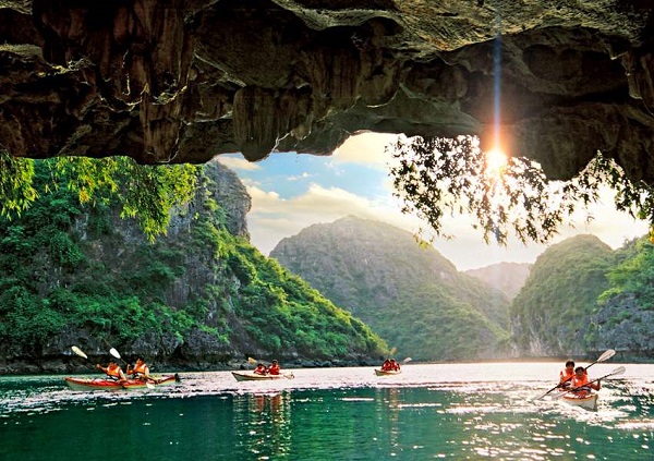 Perkenalan Kegiatan-Kegiatan Menjelajah Teluk Ha Long