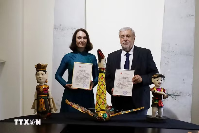 Три вьетнамские куклы для театра на воде переданы музею Востока в Москве