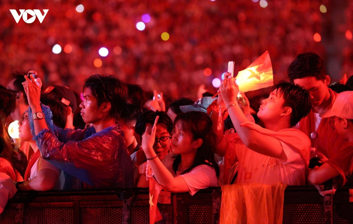 Des dizaines de milliers de spectateurs réunis pour le concert «La Patrie dans nos cœurs»