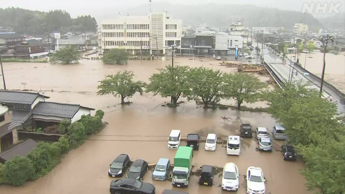 日本各地で再び大雨　数十万人に避難呼びかけ