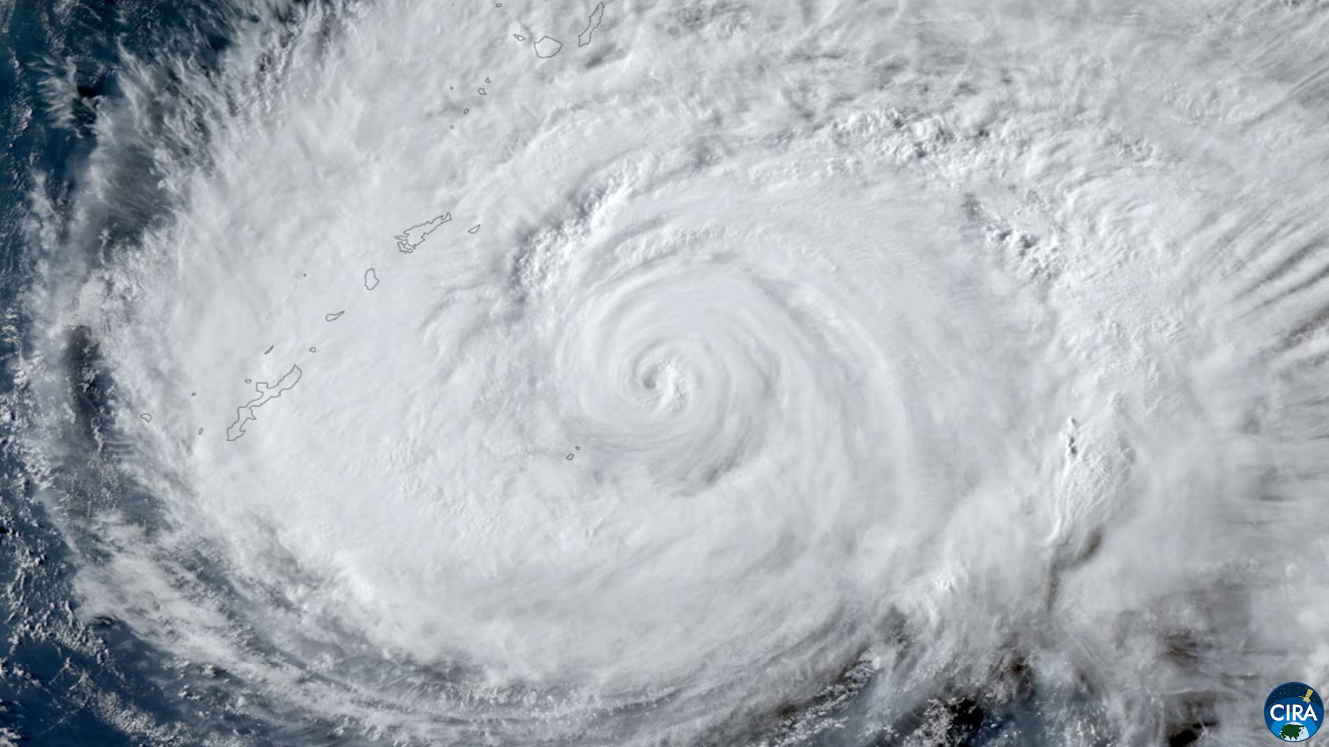 台風「ドルフィン」が日本南部の島々を直撃 約26万人に避難指示
