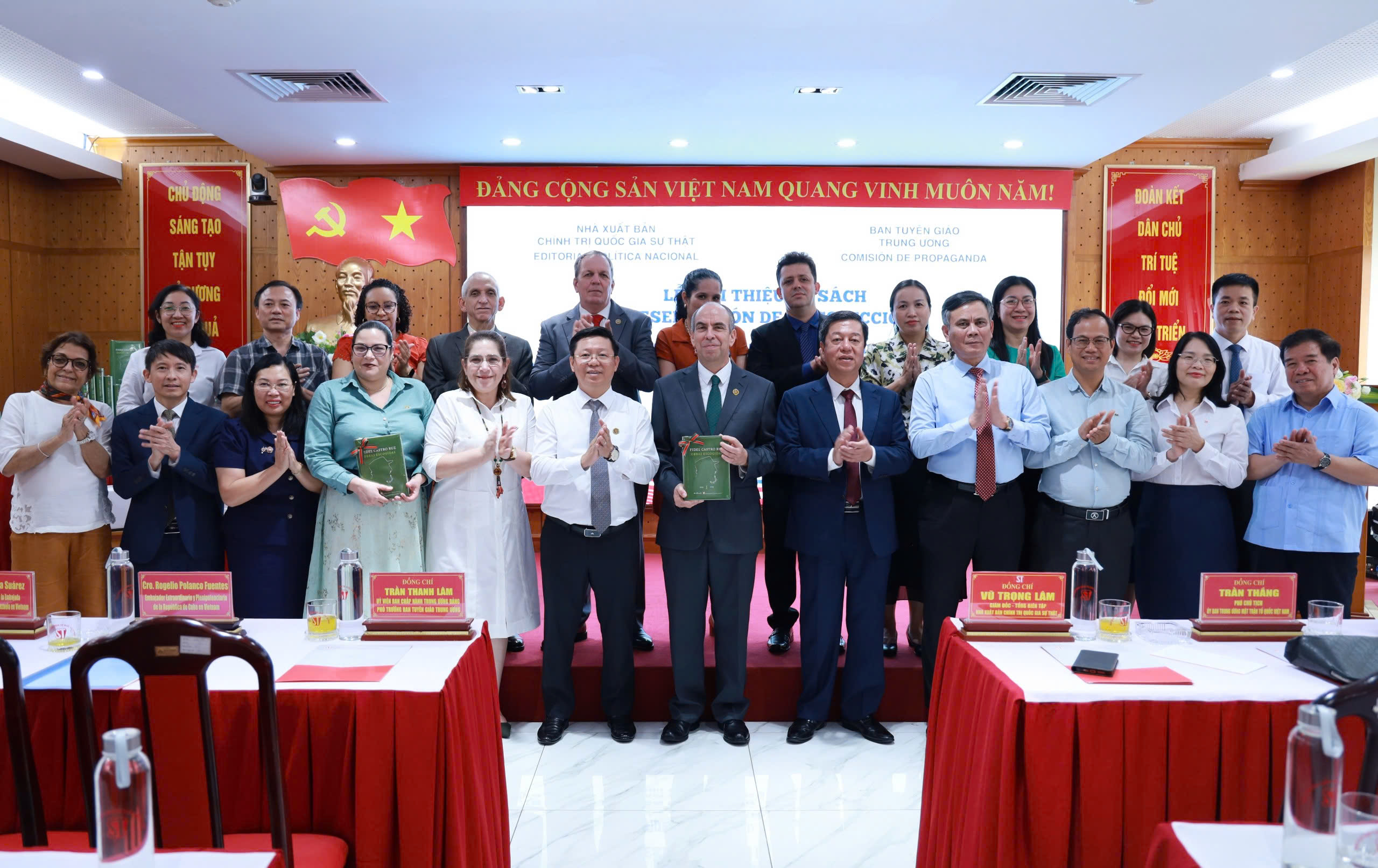Presentan en Vietnam la colección en español “Fidel Castro Ruz – Obras Escogidas”
