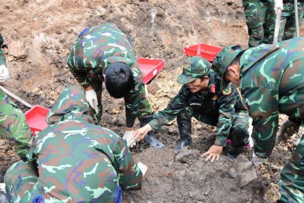 ค้นหาอัฐิทหารพลีชีพเพื่อชาติอย่างต่อเนื่องในช่วงวันหยุดฉลองวันชาติ 2 กันยายน  ณ สวนสาธารณะเลถิเรียง