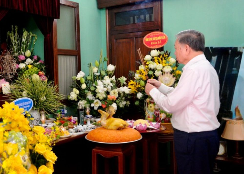 KPV-Generalsekretär und Staatspräsident To Lam gedenkt Präsident Ho Chi Minh