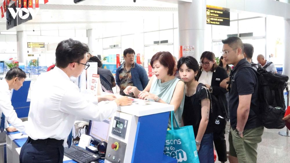 L’aéroport de Liên Khuong accueille son premier vol international après cinq mois d’interruption