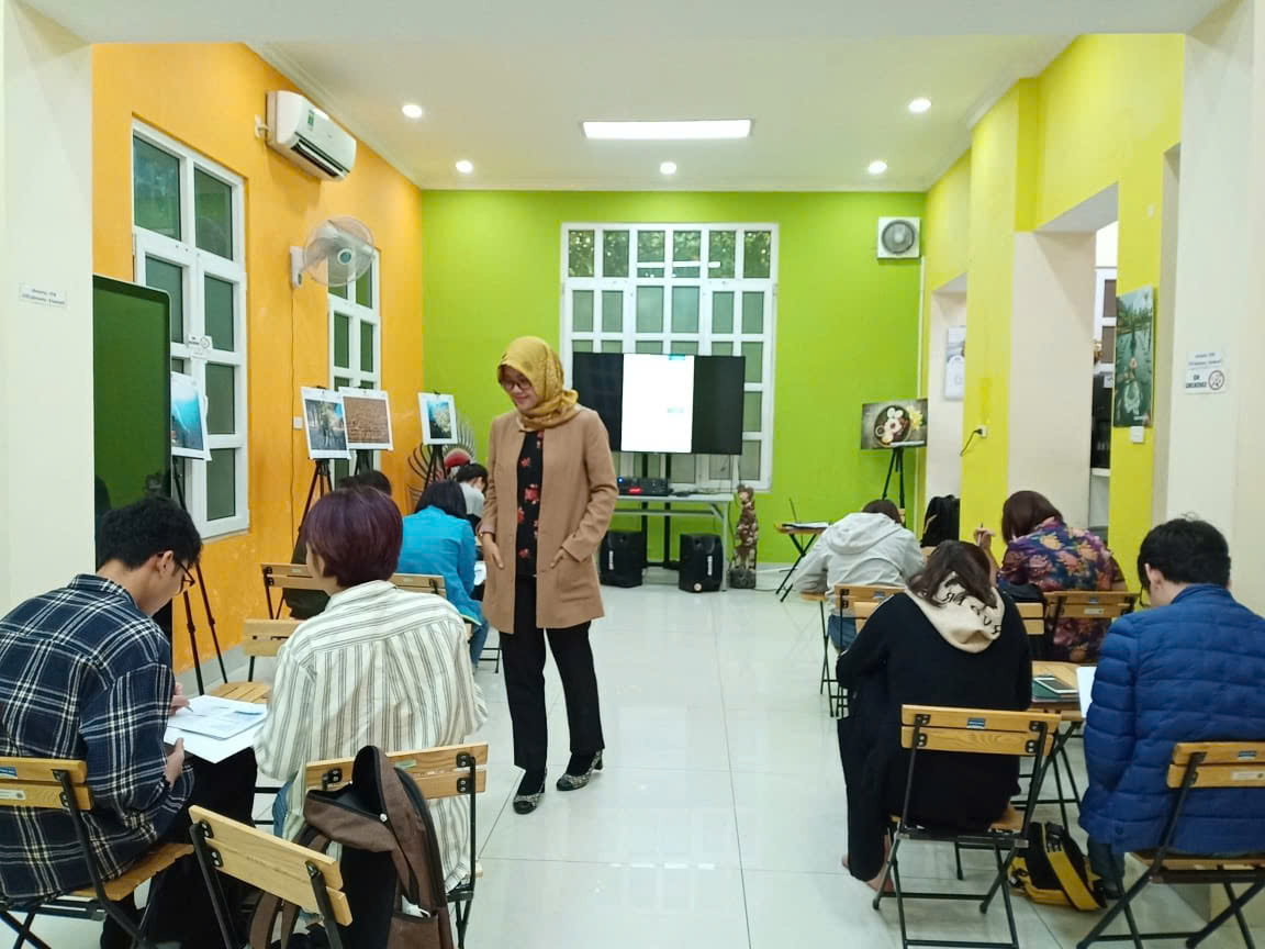 Merayakan Bahasa, Menguatkan Akar