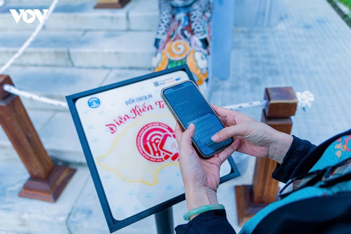 Vom QR-Code-Scannen bis zu KI-Assistenten: Wie Technologie den Weg für die Erkundung Vietnams ebnet