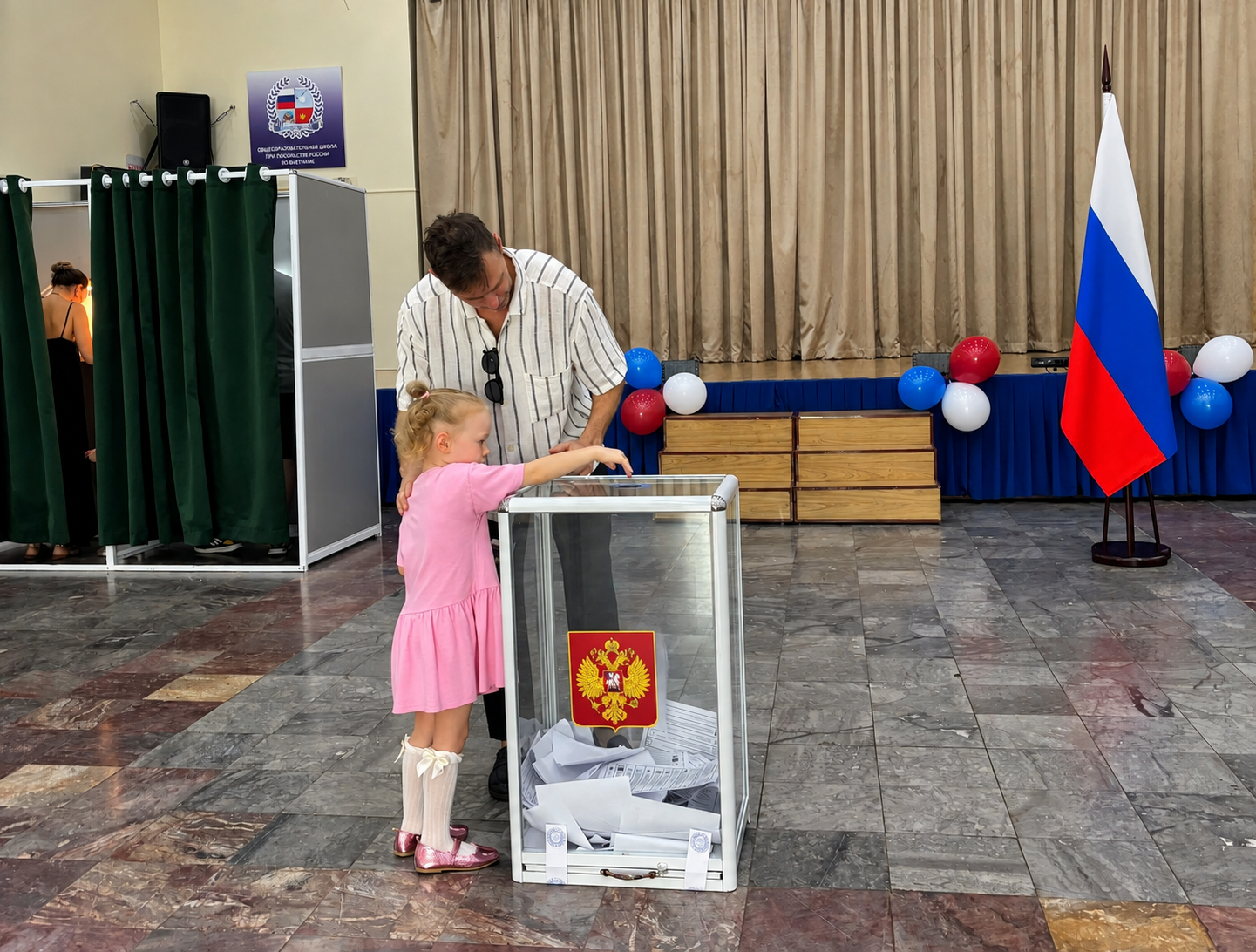 Во Вьетнаме проходит голосование на выборах в Госдуму РФ
