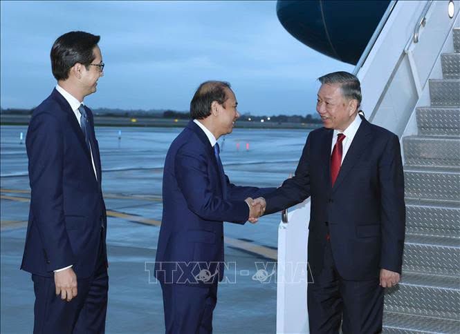 苏林总书记、国家主席抵达纽约出席第81届联合国大会一般性辩论