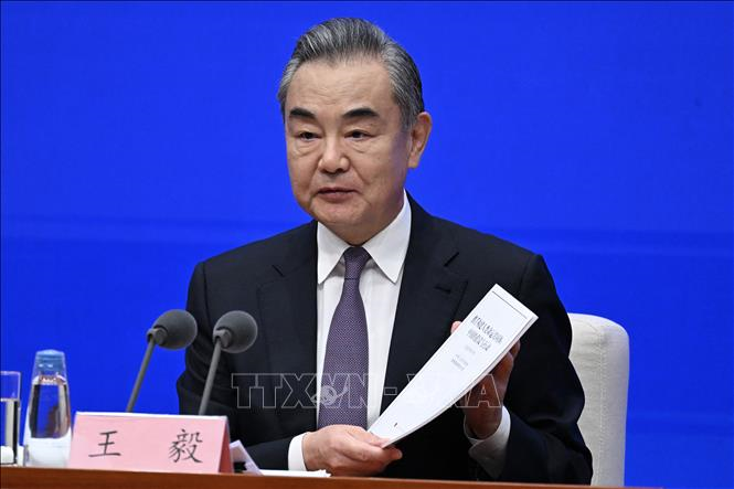 China y la UE no deberían entrar en una guerra comercial, afirma canciller chino