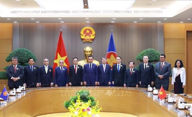 越南承诺继续为维护地区和平与安全作出贡献