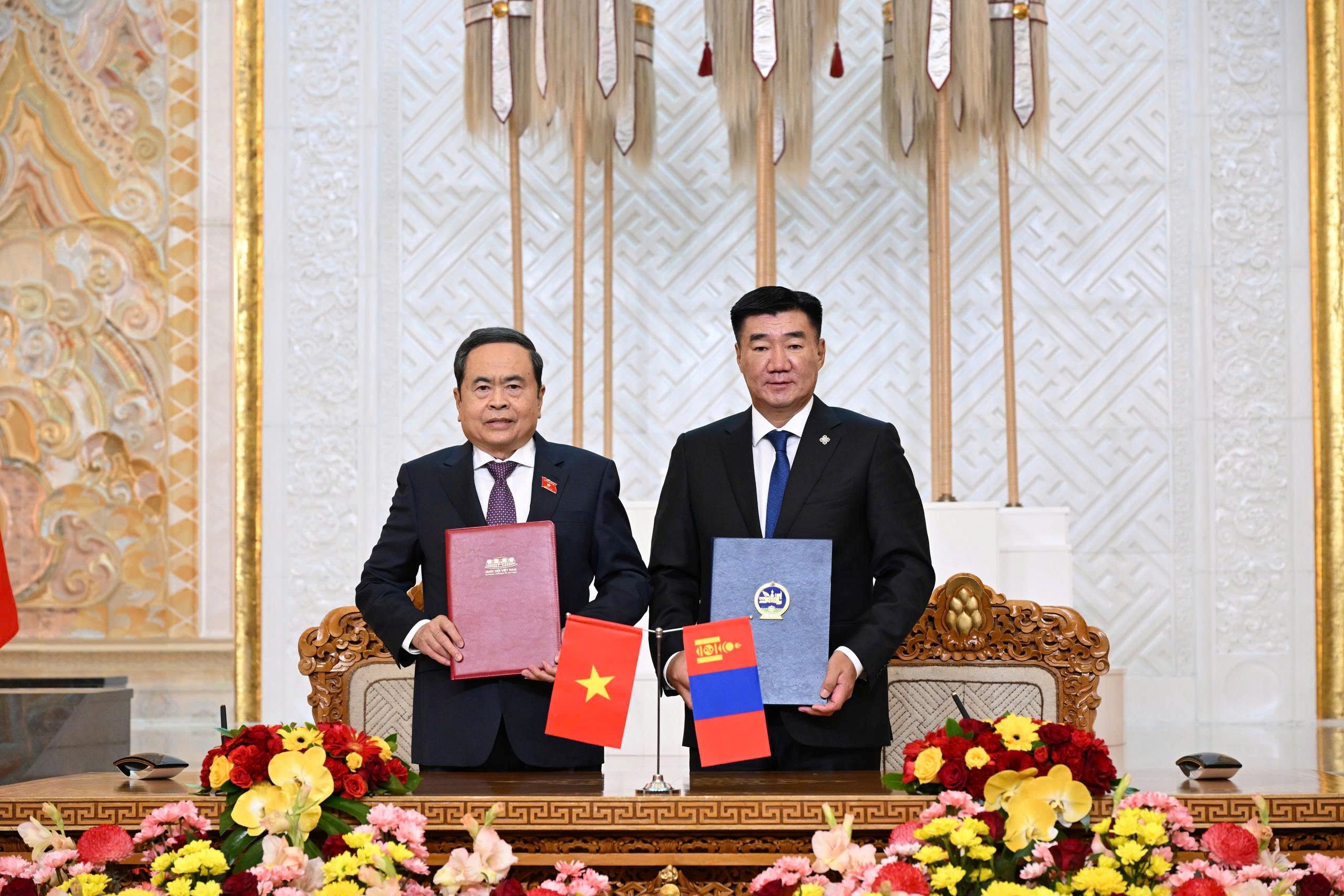 Nuevos espacios de desarrollo en las relaciones de Vietnam con Corea del Sur y Mongolia