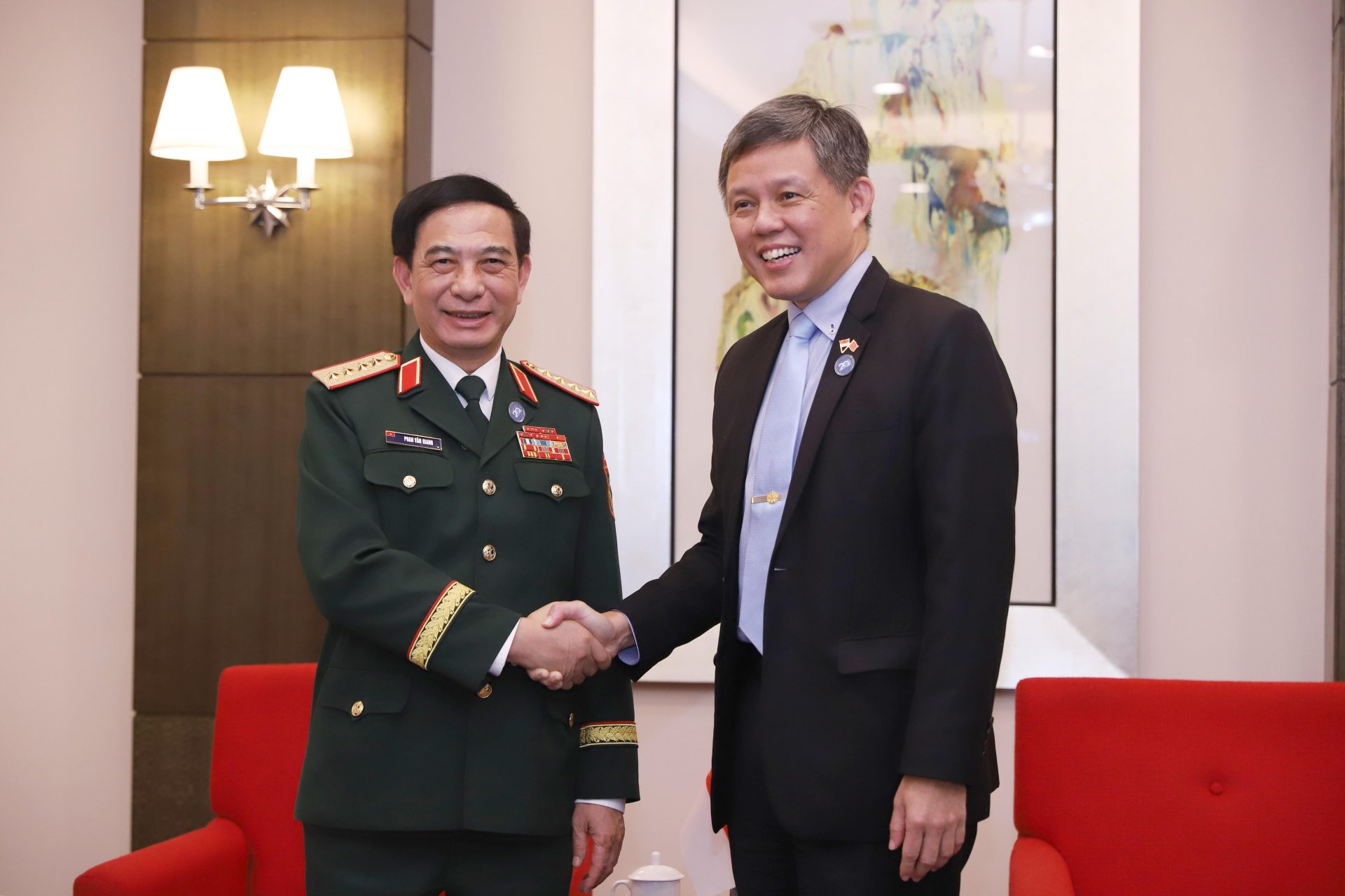 Jenderal Phan Van Giang Lakukan Pertemuan Bilateral dengan Para Pemimpin Militer Berbagai Negara