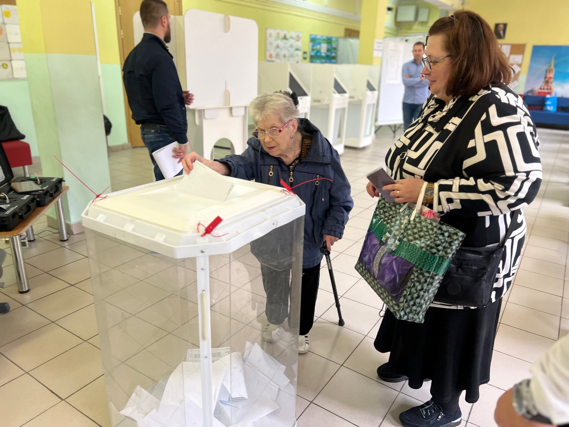 ロシアで下院選投票開始　プーチン氏「軍への支持示す機会」