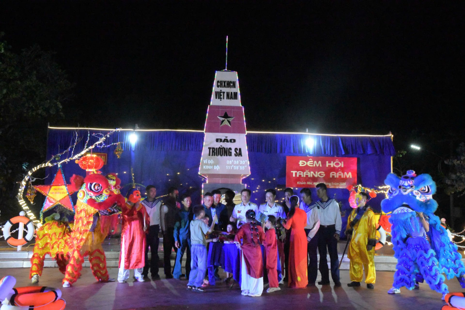 쯔엉사 특구서 따뜻한 중추절 맞아 ‘달맞이 축제’ 펼쳐