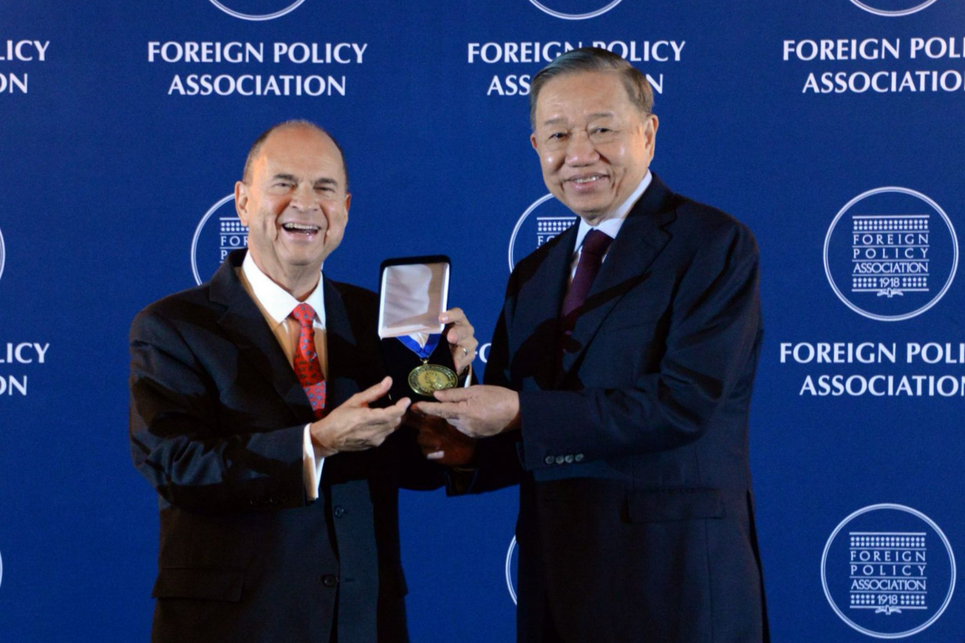 Tô Lâm reçoit la médaille de la Foreign Policy Association 
