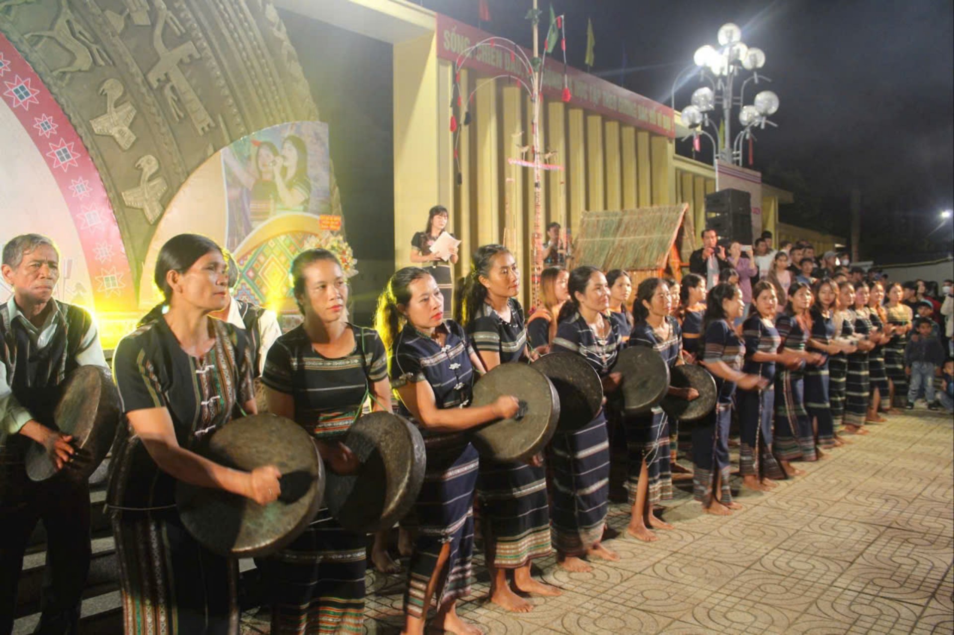 El grupo femenino de gongs preserva y revitaliza la identidad cultural del pueblo K’Ho