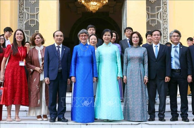 L’épouse du président suisse s’intéresse aux ressources médicinales vietnamiennes