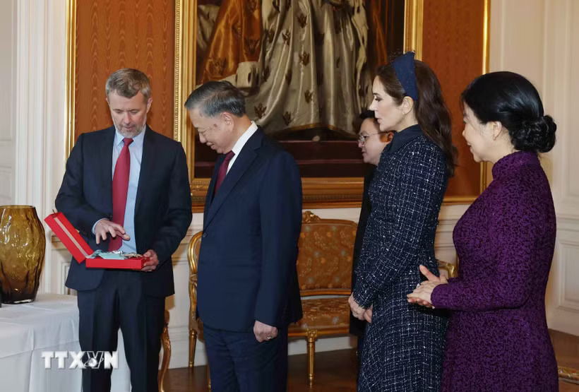KPV-Generalsekretär und Staatspräsident To Lam erhält eine edle Auszeichnung des Königreichs Dänemark