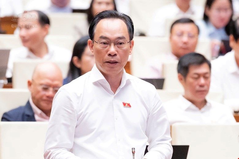 教育分野の重点課題について説明