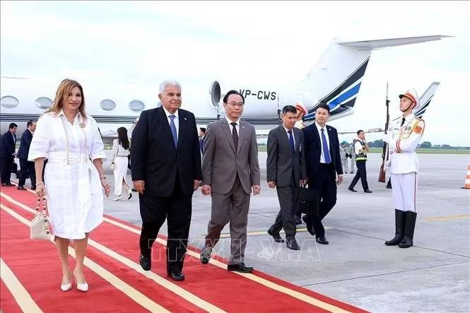 Panamas Präsident José Raúl Mulino und seine Gattin beginnen Vietnam-Besuch
