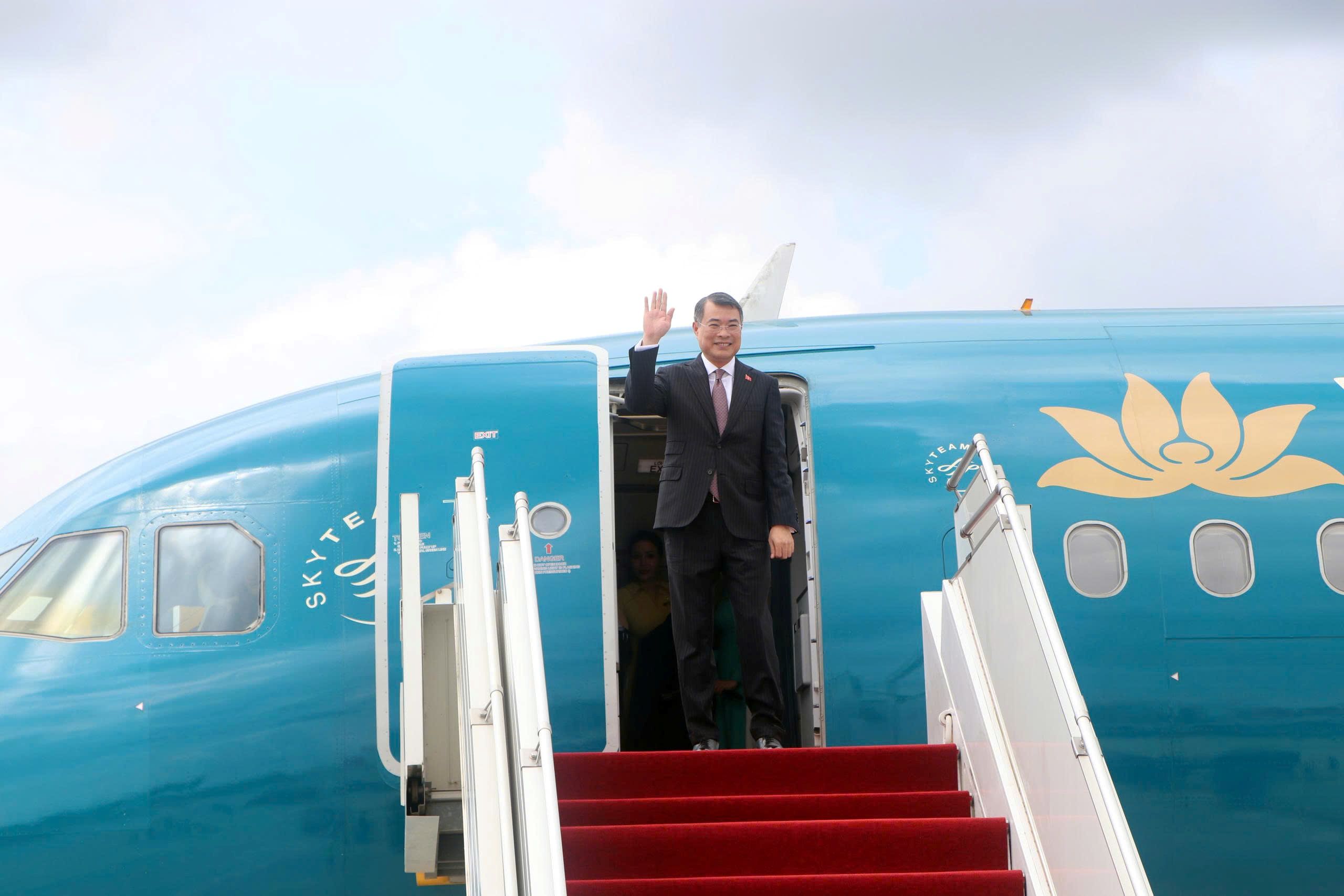 Le Premier ministre Lê Minh Hung achève sa visite officielle au Cambodge