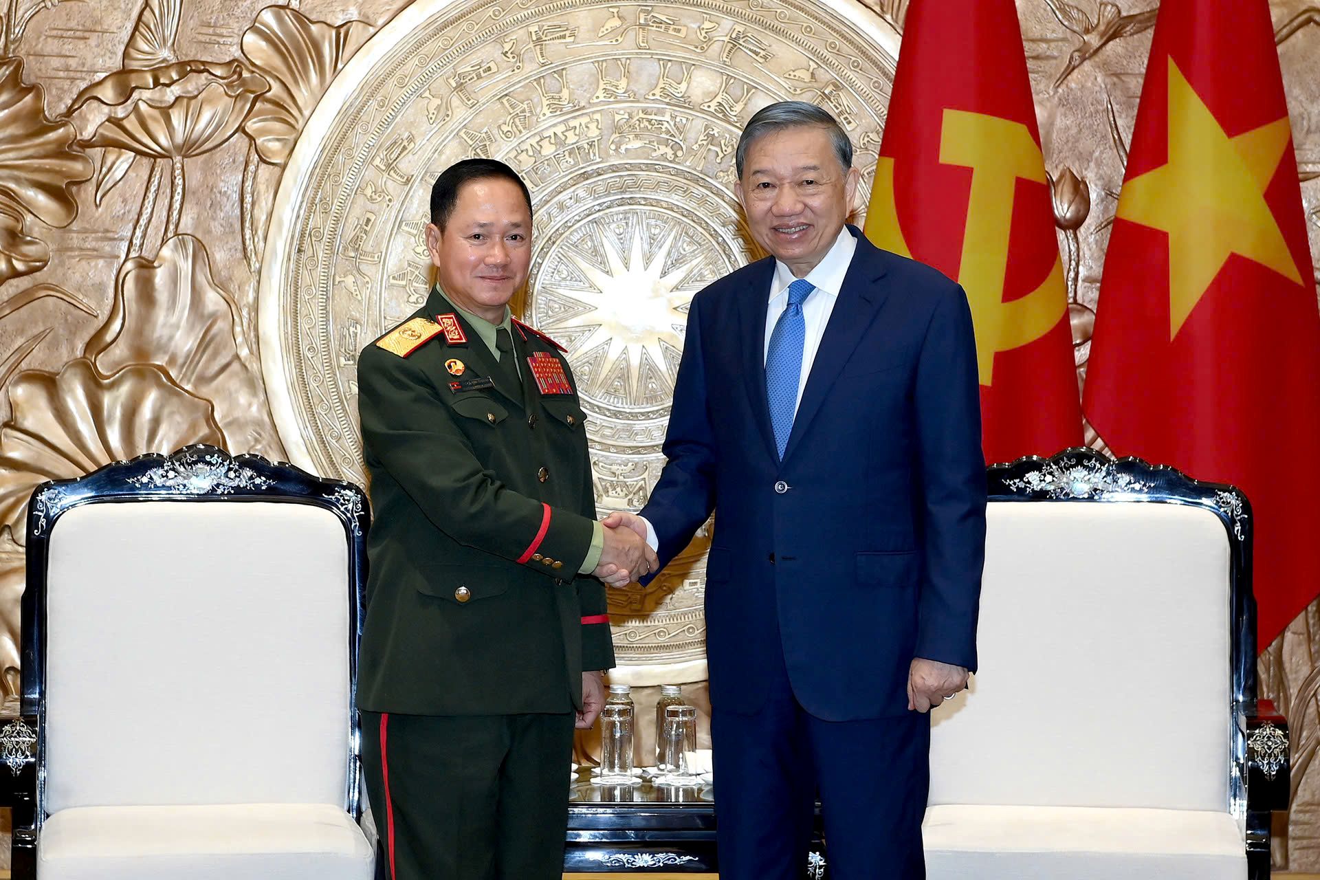 Sekjen sekaligus Presiden Vietnam, To Lam Menerima Wakil Perdana Menteri sekaligus Menteri Pertahanan Laos
