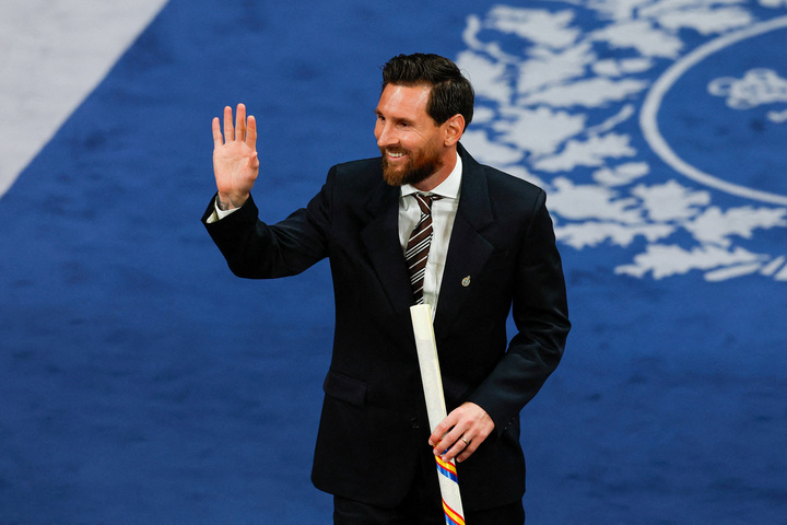 Lionel Messi recibe un prestigioso galardón de la Familia Real española