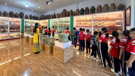 ການ​ຫັນ​ເປັນ​ດີ​ຈີ​ຕອນ​ຢູ່​ຫໍ​ພິ​ພິ​ທະ​ພັນ​ວັດ​ຖຸ​ບູຮານ ໝຸຍ​ແໜ ປະ​ກອບ​ສ່ວນ​ເສີມ​ຂະ​ຫຍາຍ​ຄຸນ​ຄ່າ​ມໍ​ລະ​ດົກ