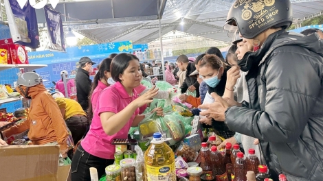 Da Nang destina gran fondo al cuidado de miembros sindicales y trabajadores