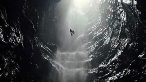 Gua dengan Air Terjun Setinggi 350 Meter Ditemukan di Phong Nha-Ke Bang (Vietnam Tengah)
