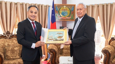 L’ambassadeur Phan Minh Giang présente ses lettres de créance au chef de l’État indépendant des Samoa