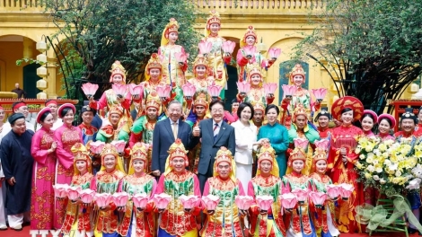 เลขาธิการใหญ่พรรค ประธานประเทศ โตเลิม และภริยา เป็นประธานในรายการมิตรภาพพิเศษ ณ พระราชวังหว่างแถ่งทังลอง