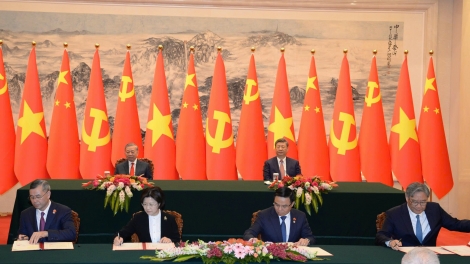 ベトナムと中国、複数の協力文書に署名