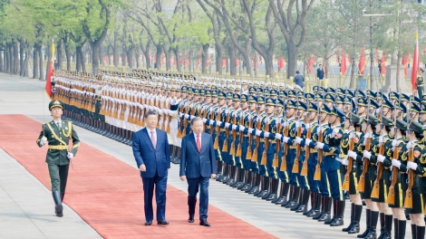 習近平主席、トー・ラム書記長・国家主席の公式歓迎式典を主宰　首脳会談も実施