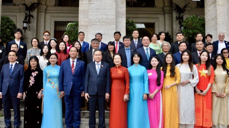 National Assembly Chairman meets overseas Vietnamese